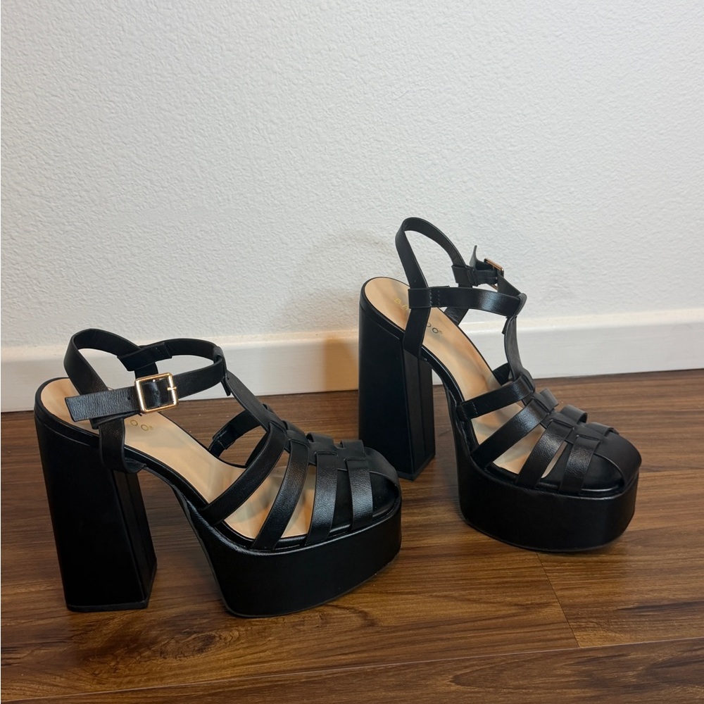 Elegant Black Platform Strappy Sandals